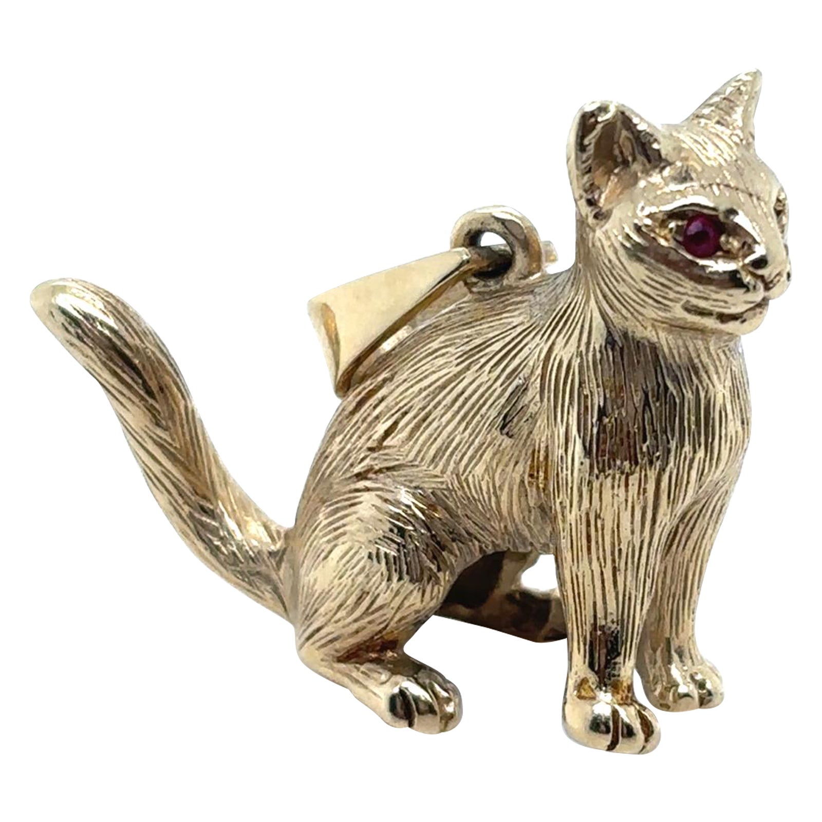 Ciondolo a forma di gatto di rubino vintage in oro giallo 9 carati