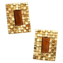 SPRITZER & FUHRMANN 1960 Modernistische geometrische Ohrringe aus 18 Karat Gold mit Tigerauge