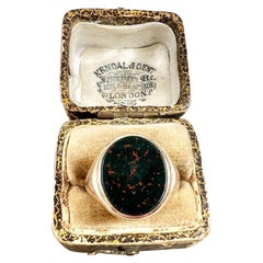 Anillo de sello vintage de oro de 9 ct con piedra de sangre ovalada, Hallmarked Londres 1956