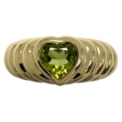 Fine Tiffany & Co. Vivid Green Peridot Heart Cut 18k Yellow Gold Band Ring 49