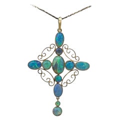 Pendentif art déco victorien ancien en or jaune 18 carats avec opale noire