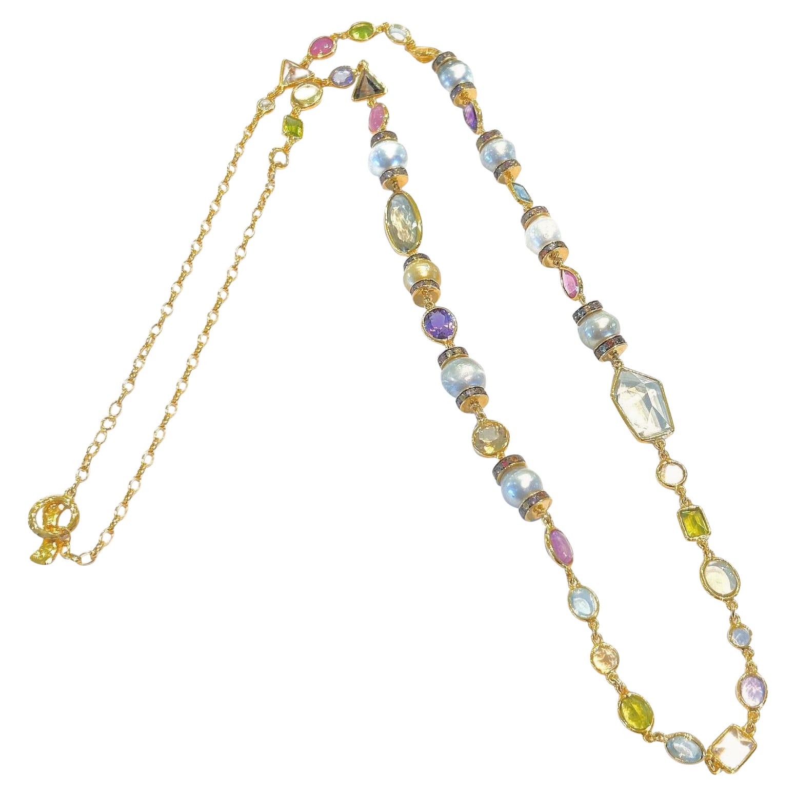 Bochic Capri-Halskette aus 18 Karat Gold und Silber mit Südseeperlen, Saphiren und Rubinen im Angebot