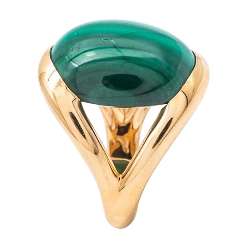 Gold Ring 18 Carat Surmonte of a Malachite Cut in Cabochon