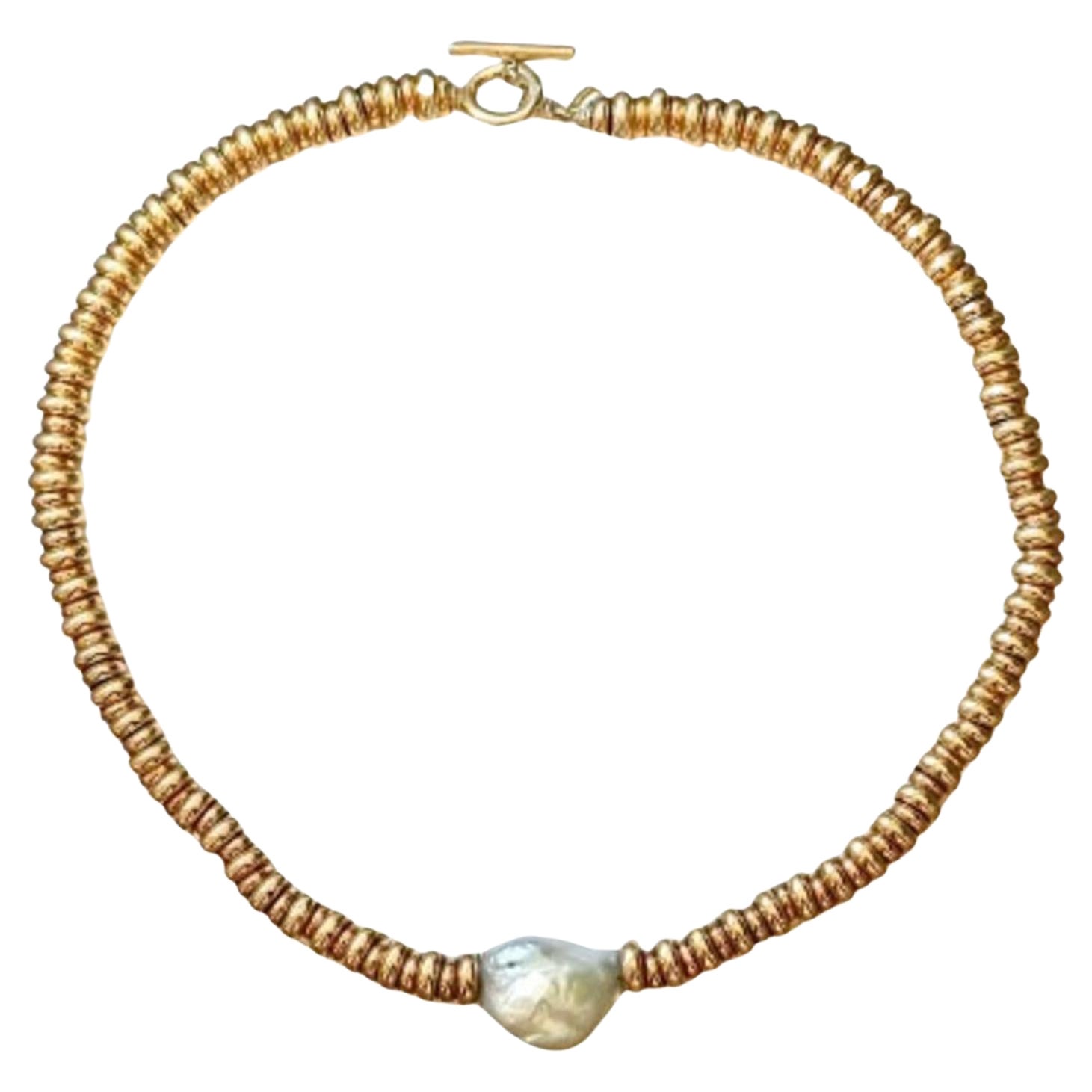 Collana in oro giallo e argento ornata di una perla grezza in vendita