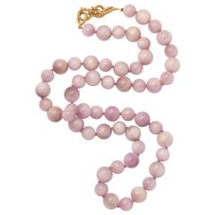 1980s Verdura Pastel Pink Kunzite Bal Necklace with Gold Textured Clasp