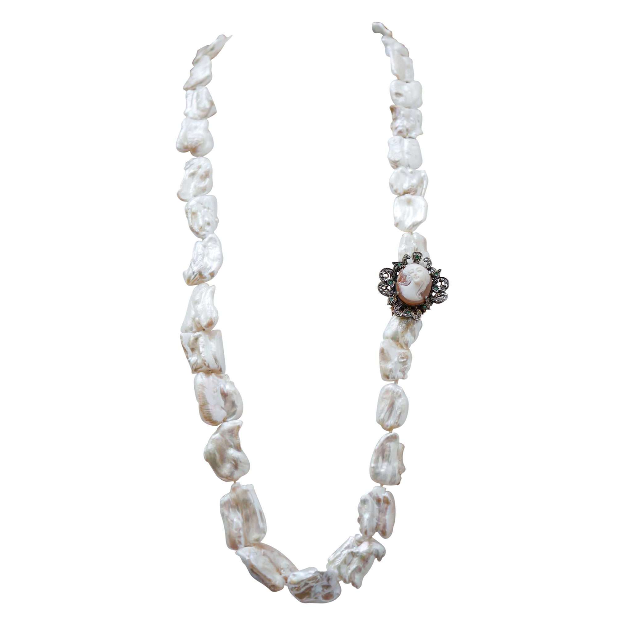 Collar de Perlas Barrocas, Esmeraldas, Camafeo, Diamantes, Oro Rosa y Plata.