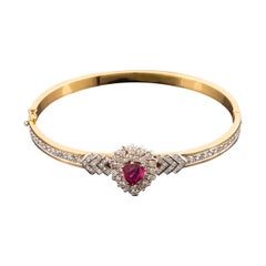 Cocktail clamper bracelet in gold, with teardrop-shaped ruby and diamonds