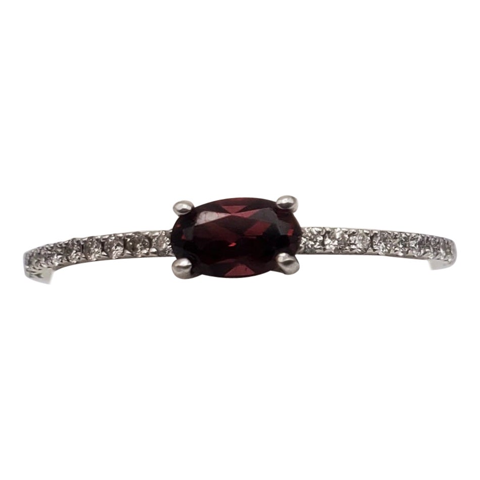 Anillo Apilable de 14W de Granate de Mozambique Ovalado y Diamante Natural de Piedra de Nacimiento en venta