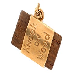 Vintage 14k yellow gold knock on wood charm
