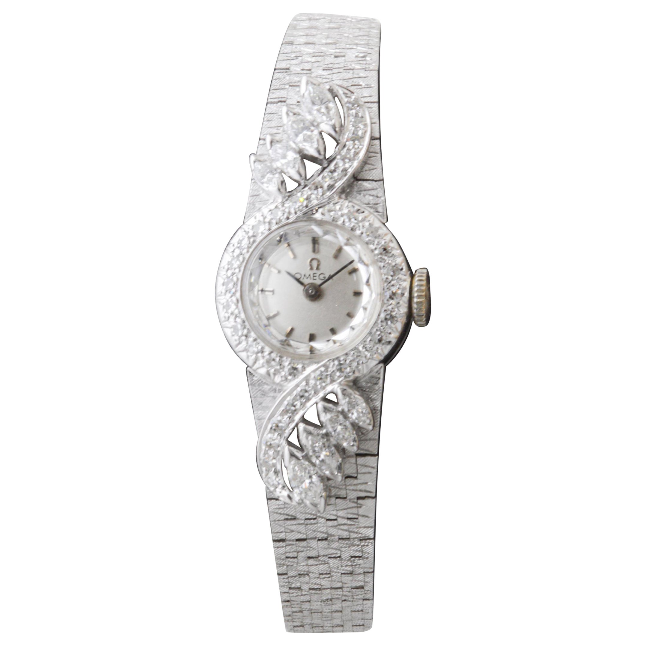 Omega Montre habillée des années 1950 en or blanc massif 14 carats avec 1 carat de diamants