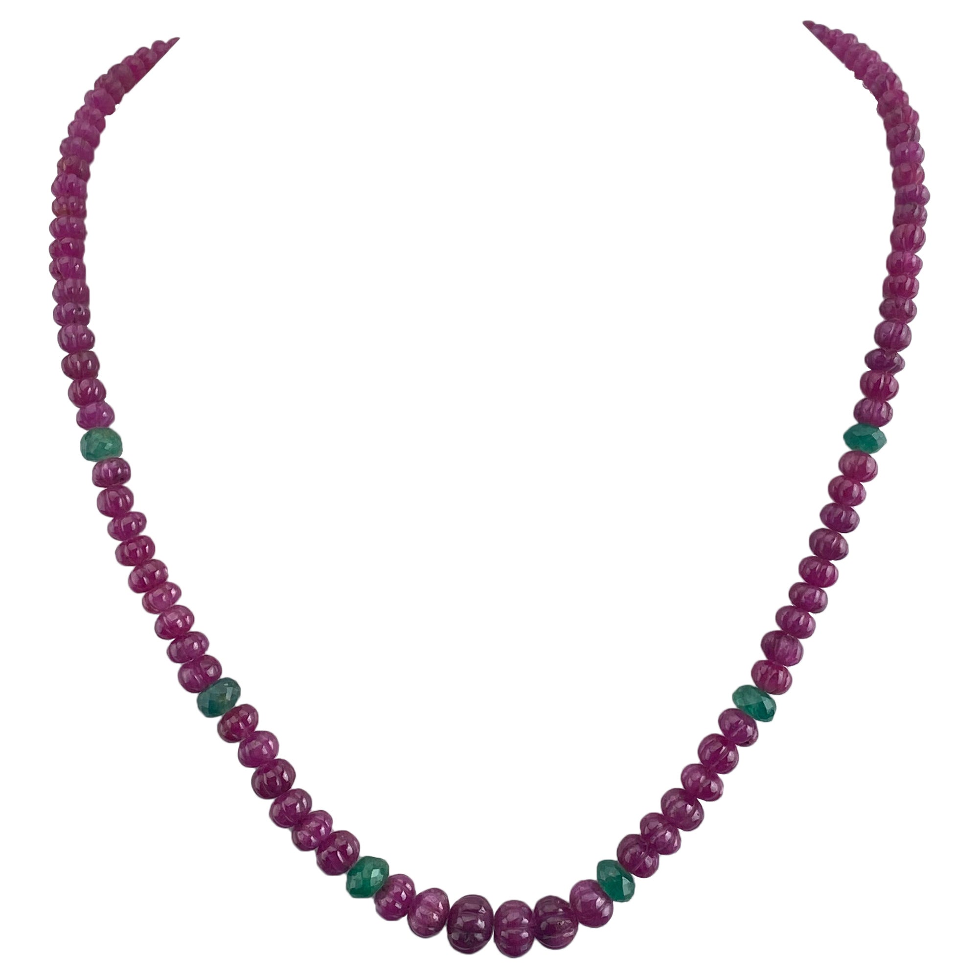 Collar de cuentas de rubí y esmeralda