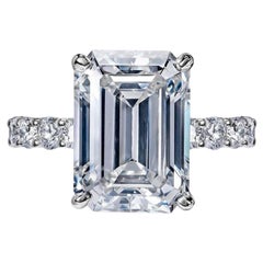 Anillo de diamantes talla esmeralda de 8 quilates certificado por el GIA