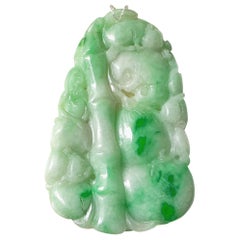 Jade naturel du Myanmar à double face vert vif sculpté, Ruyi et pêche