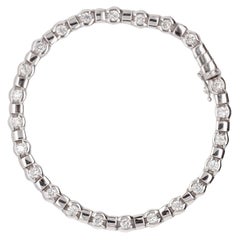 Tennisarmband aus 18 Karat Weißgold mit rundem Diamanten im Brillantschliff
