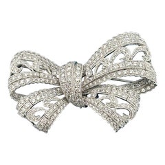 Bow-Brosche im Art-déco-Stil aus 18 Karat Weißgold mit Diamanten