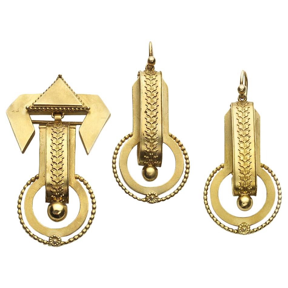 Victorian Etruscan Style Brooch and Earrings Gold Suite, circa 1875