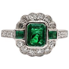 Emerald and Diamond Ring in Luxurious Platinum