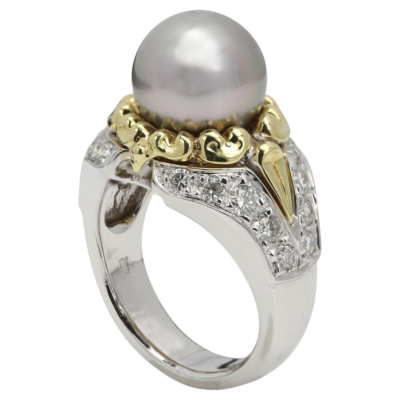 Vintage Pearl Ring and Diamonds 18 Karat Gold Tahitian Pearl Ring Two Tone Gold