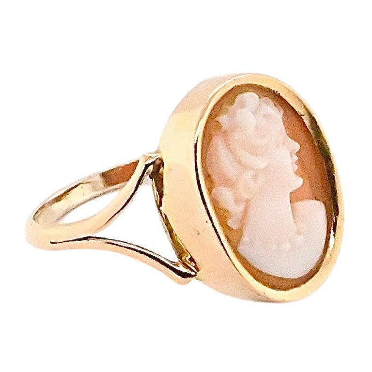 18 Carat Gold Antique Cameo Ring
