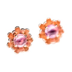 Ohrstecker aus 14 Karat Roségold mit Pfingstrosenblumenblumen und rosa Saphir