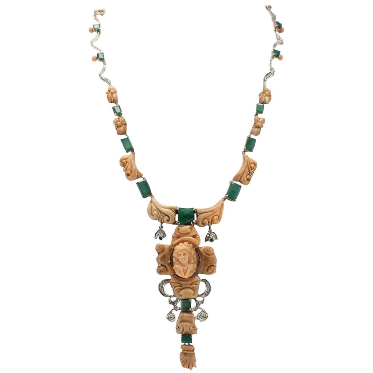 Diamanten, Smaragde, eingravierte orangefarbene Korallen, Retrò-Halskette mit Glied aus Roségold/Silber