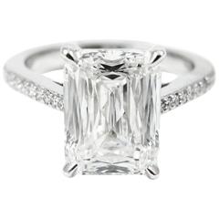 GIA zertifiziert 3::27 Karat Crisscut Diamant Platin Pave Verlobungsring