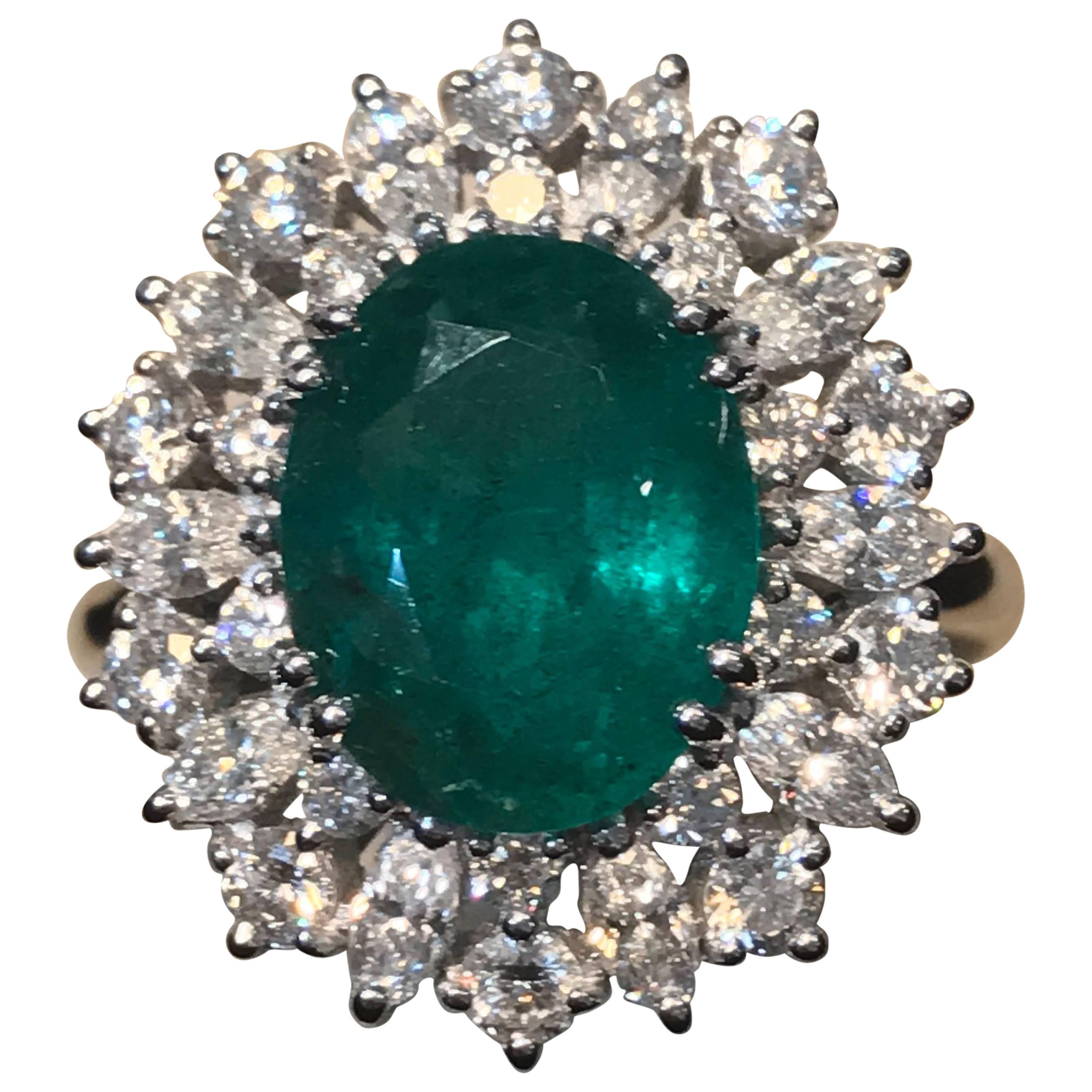 I present to you this beautiful princess ring,the very hight quality of fabrication.the stones were chosen by de gemologist of the house CHIMENTO.
Very large craft jewelry house .
EMERALD
Variety :natural beryl
Size :Oval
Carats :4,16
Size