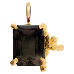 Collana con ciondolo di quarzo fumé a forma di fiore in oro rosa a diciotto carati