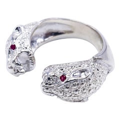 Anello con doppia testa di giaguaro in argento e rubino