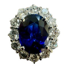 Verlobungsring aus 14 Karat Weißgold mit Diamant-Halo und GIA 2,25 Karat königsblauem Saphir