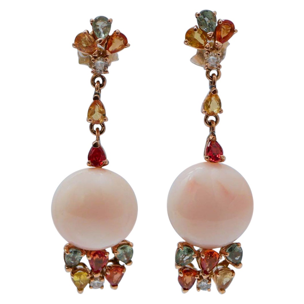 Coral Rosa, Zafiros Multicolores, Diamantes, Pendientes de Oro Rosa de 14 Kilates.