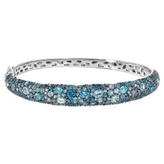 Armreif aus 14 Karat Weißgold mit blauem Topas und Diamanten