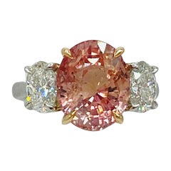 Anello con Padparadscha e diamanti non riscaldati GRS in platino e oro giallo 18 carati