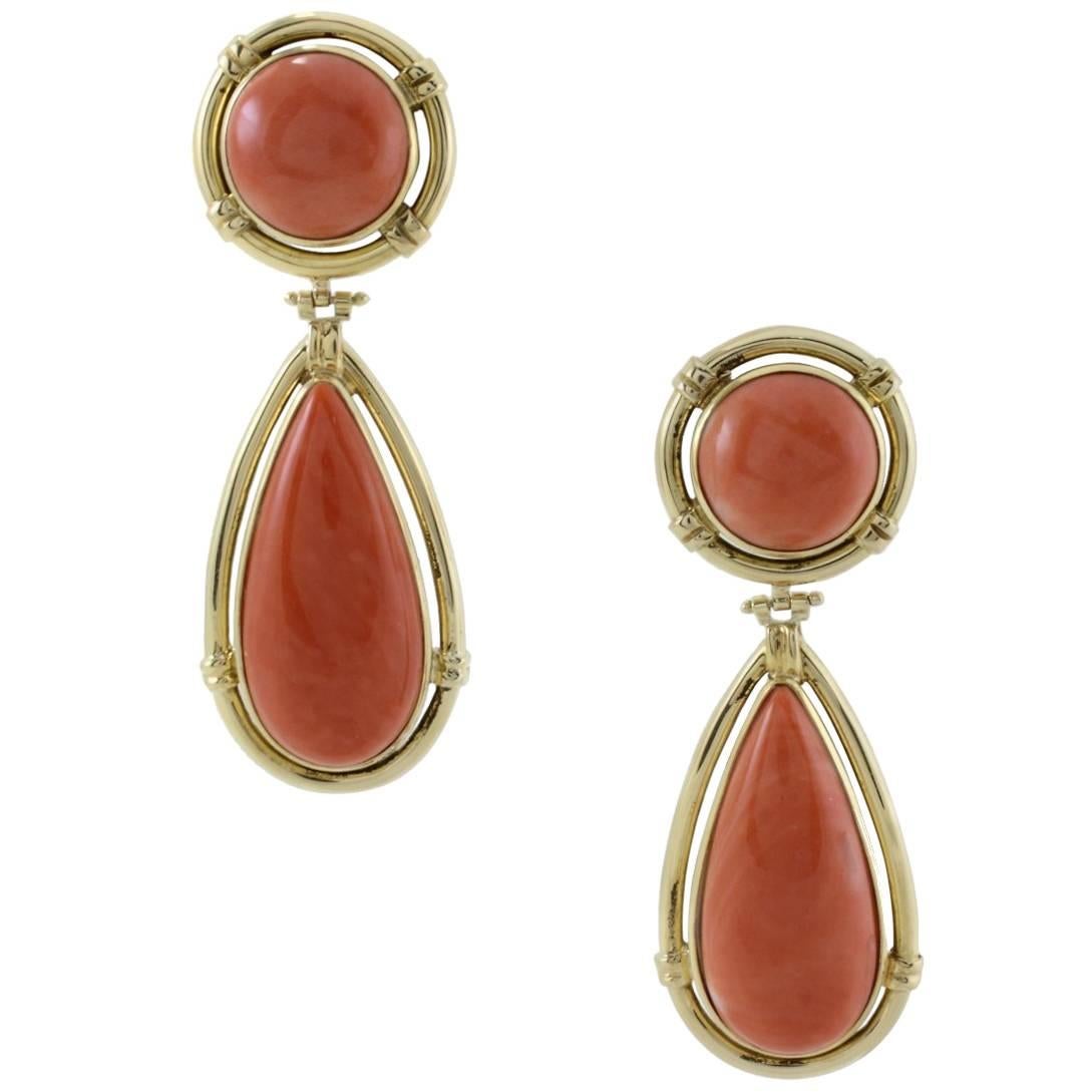 Drop earrings in 18k yellow gold mounted with 2 coral buttons and 2 coral drops.
Coral 16.60 gr
Tot.Weight 37.90 gr
R.F cccf