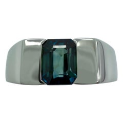 Anello a fascia in platino con zaffiro blu non trattato certificato IGI da 1,53 ct.