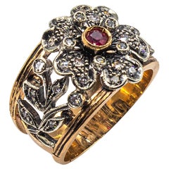 Anello "Fiore" in stile Art Deco, realizzato a mano con diamanti bianchi e rubini in oro giallo