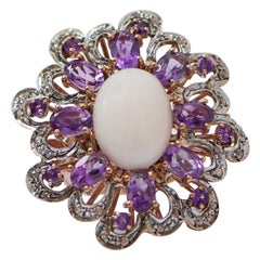 Koralle, Amethyst, Diamanten, Roségold und Silberring.