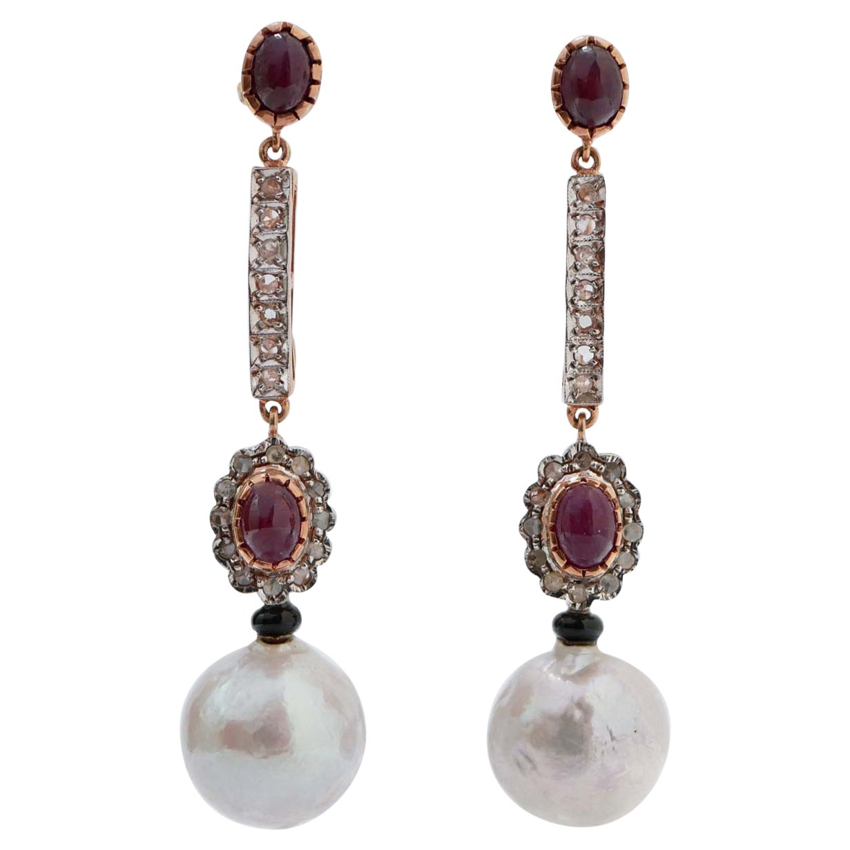 Ohrringe aus Roségold und Silber mit grauen Perlen, Rubinen, Onyx, Diamanten, Rosengold und Silber.