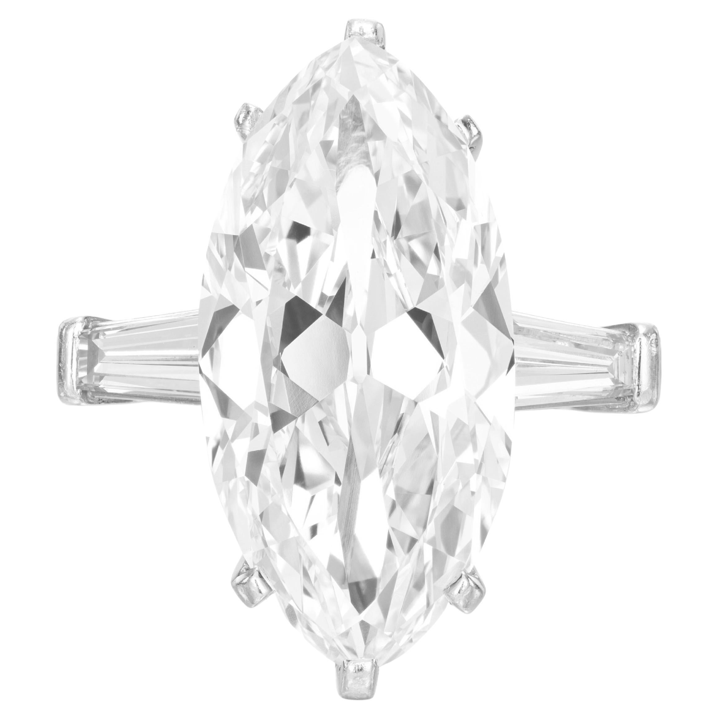 Anillo de diamantes talla marquesa de 6.39 quilates certificado por el GIA