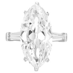 Anillo de diamantes talla marquesa de 6.39 quilates certificado por el GIA