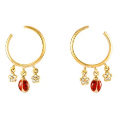 Aaron Basha 18K Gold Emaille Ladybug Diamant-Ohrringe mit halber Creolen AB35-111824