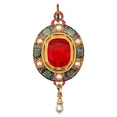 HOLBEINESQUE Pendentif Russell Renaissance Revival en or 19 carats perles et opale de cheminée, 1860