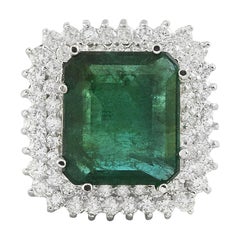 Elegance de l'émeraude : Bague en or blanc 14 carats avec émeraude naturelle et diamant