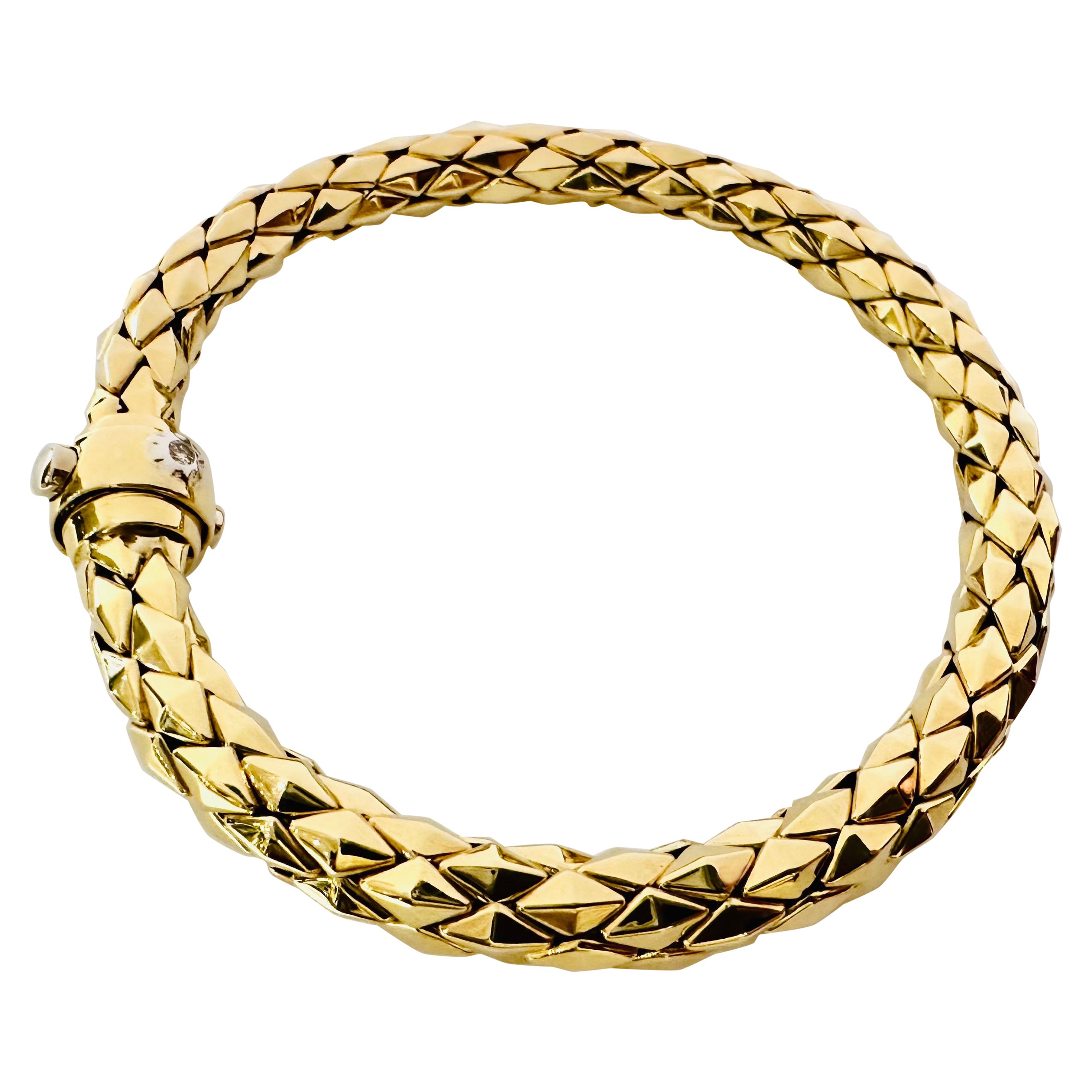 What is a pendant necklace?