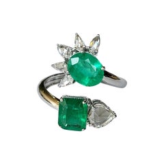 18K Gold, 2.63 carats, natural Zambian Emerald & Rose Cut Diamonds Cocktail Ring
