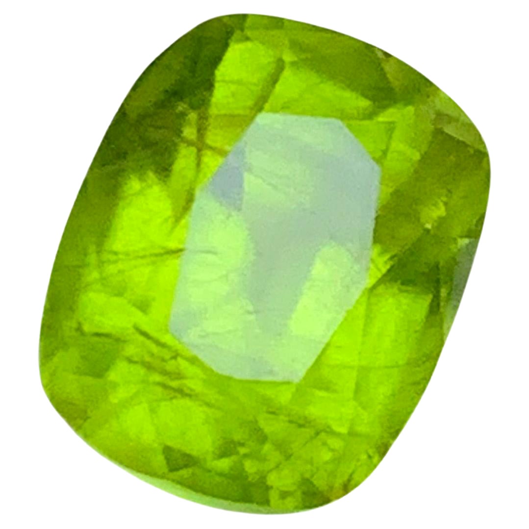 Vivid Green Natural Peridot Loose Gemstone 4.40 Ct Cushion Cut for Ring Jewelry