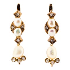 Boucles d'oreilles pendantes de style Art déco en or jaune avec perles et diamants blancs taille rose
