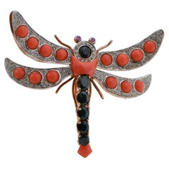 Broche de Coral, Zafiros, Rubíes, Diamantes, Oro Rosa y Plata.