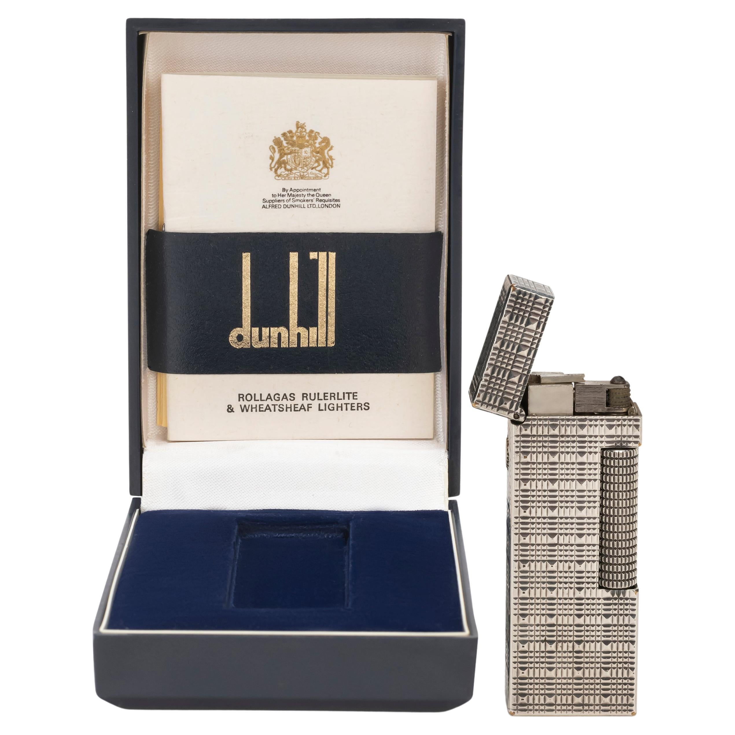 Precioso y Raro Encendedor Icónico Vintage Dunhill Chapado en Plata de Fabricación Suiza