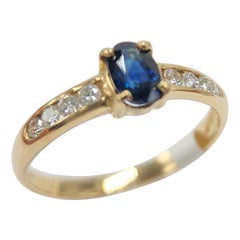 Blauer Saphir  Ring aus 14 Karat Gelbgold mit Diamanten.